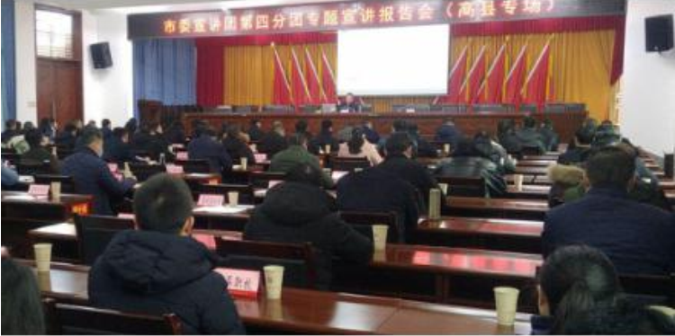 会议室里的人们AI 生成的内容可能不正确。