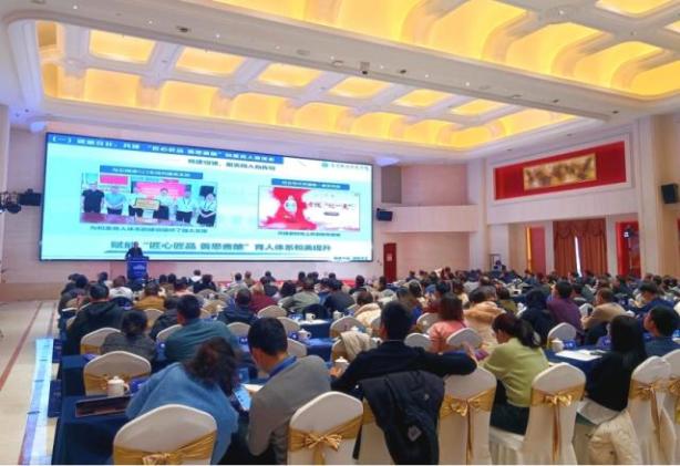 餐厅里的人们AI 生成的内容可能不正确。